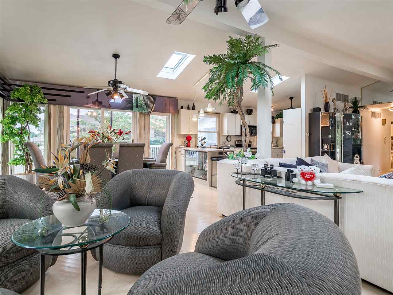 516 Baintree Road Davis, IL 61019 - Photo 17 of 25 a living room with furniture and a potted plant