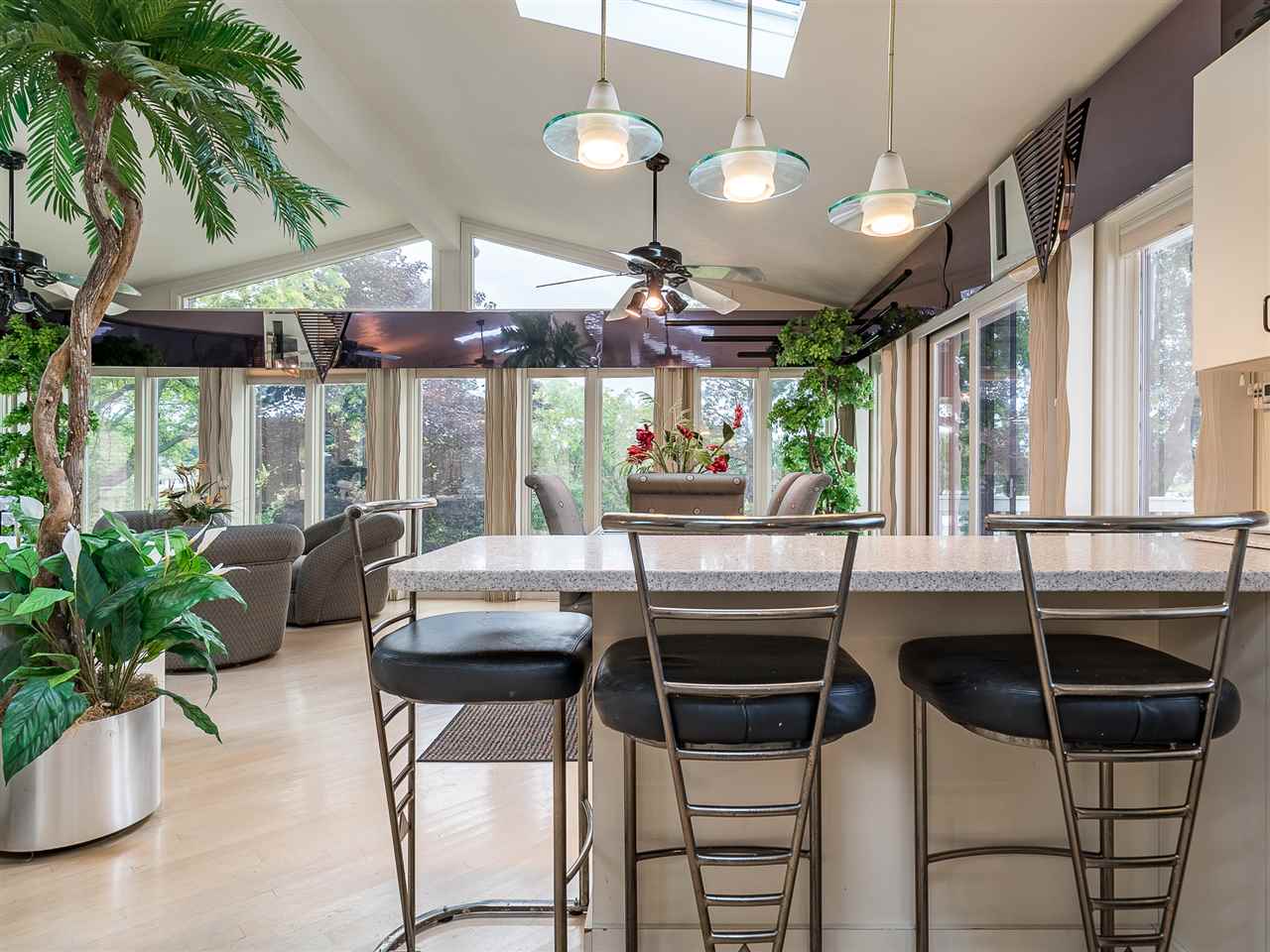516 Baintree Road Davis, IL 61019 - Photo 18 of 25 a kitchen with a table chairs and a potted plant