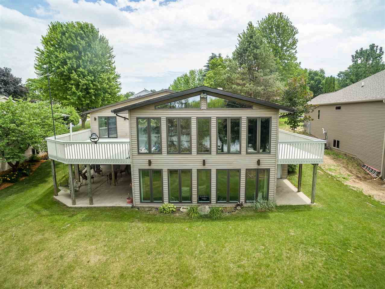 516 Baintree Road Davis, IL 61019 - Photo 2 of 25 a front view of a house with a garden