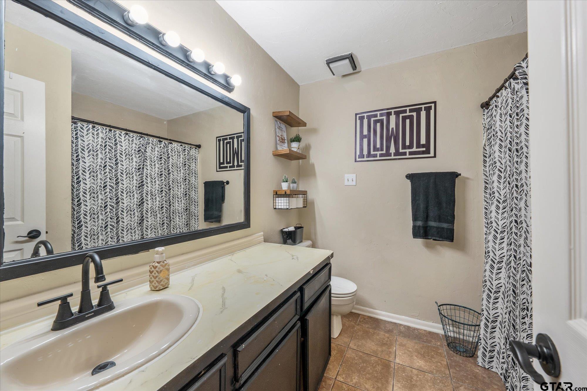 226 Colonial Circle Athens, TX 75751 - Photo 20 of 29 a bathroom with a sink and a mirror