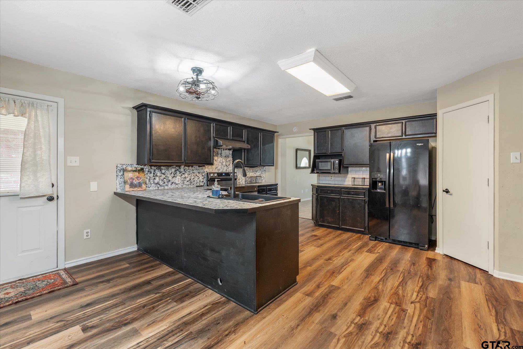 226 Colonial Circle Athens, TX 75751 - Photo 6 of 29