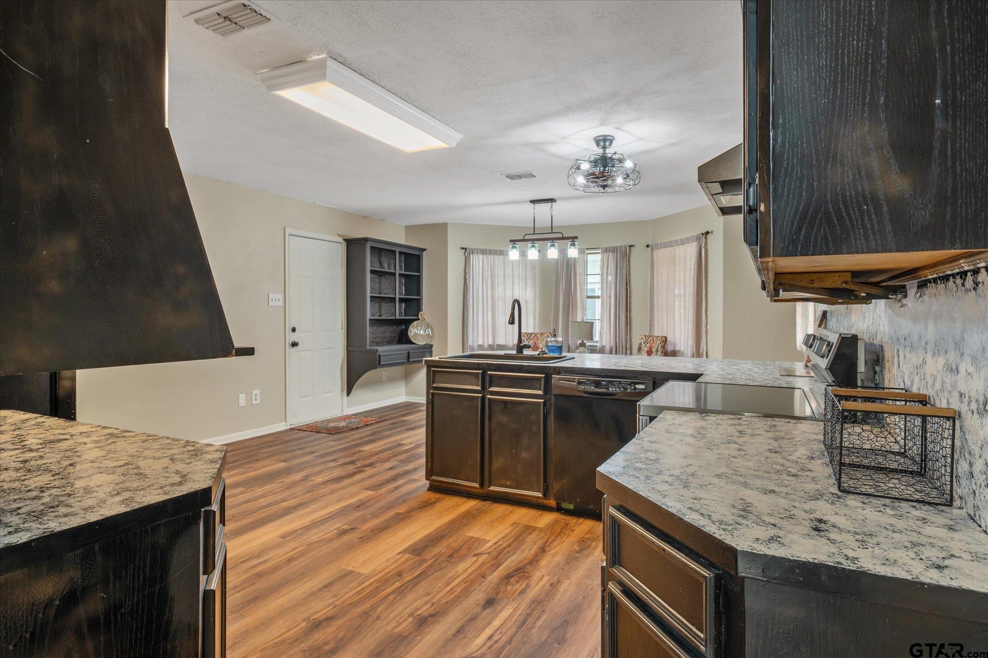 226 Colonial Circle Athens, TX 75751 - Photo 7 of 29