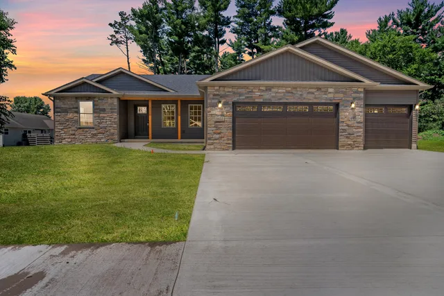 $415,900 | 1622 Elderberry Street Southeast, De Motte, IN 46310