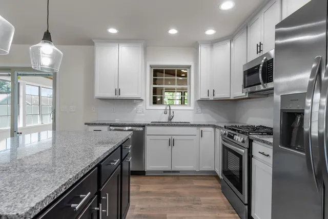 $415,900 | 1622 Elderberry Street Southeast, De Motte, IN 46310