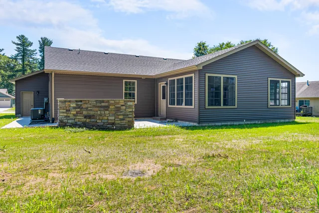 $415,900 | 1622 Elderberry Street Southeast, De Motte, IN 46310