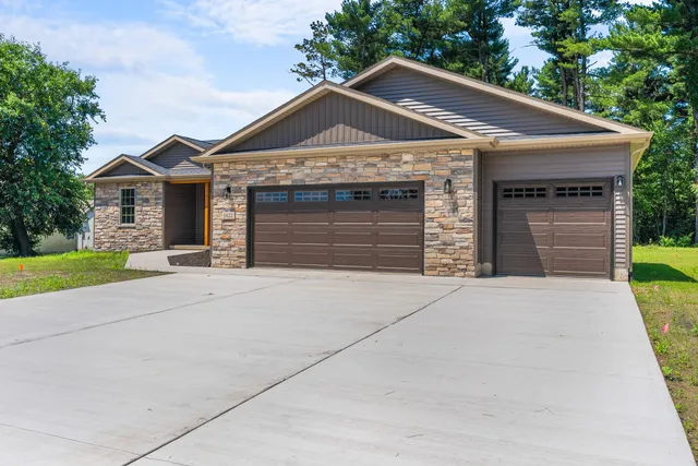 $415,900 | 1622 Elderberry Street Southeast, De Motte, IN 46310