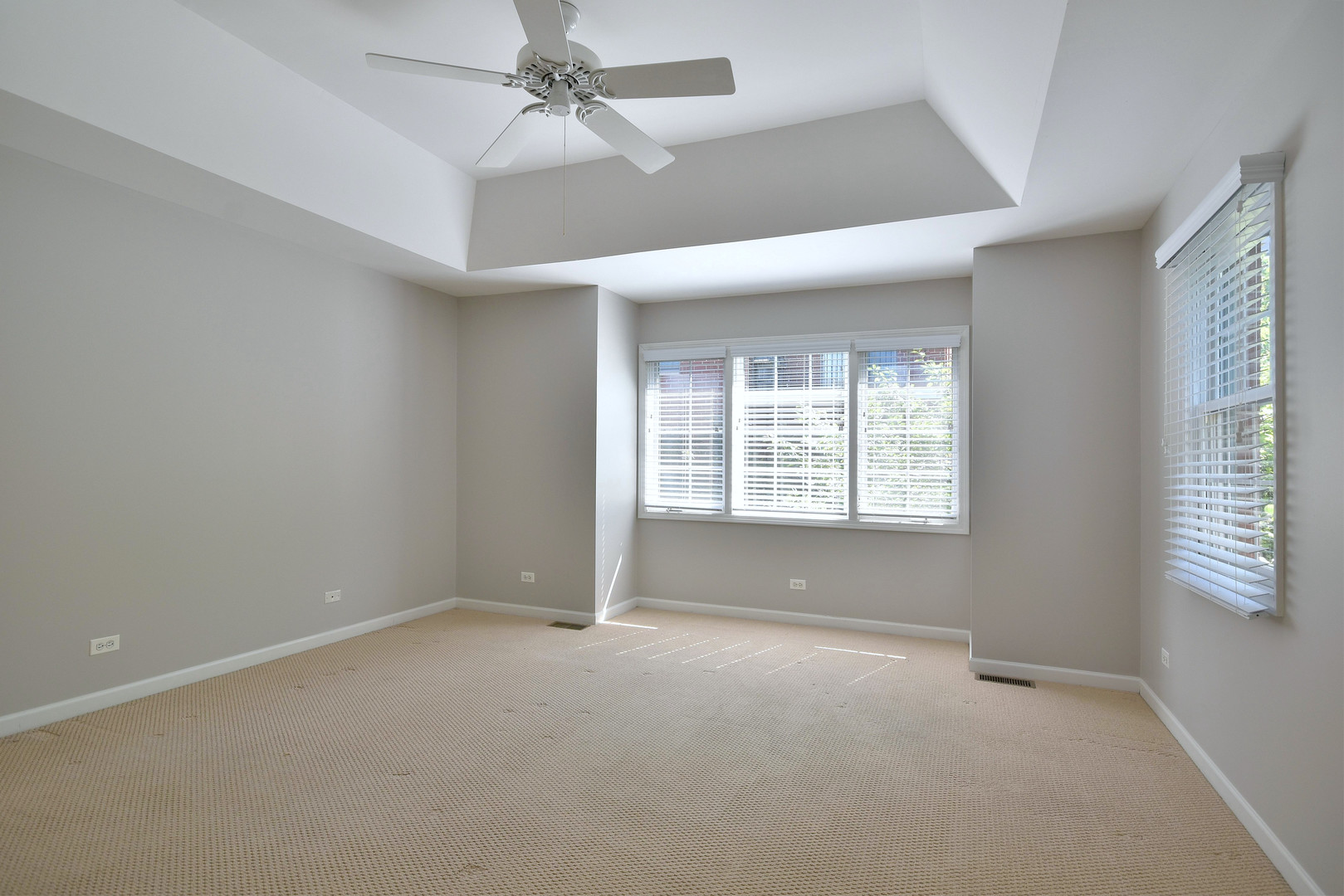 202 North Addison Avenue Elmhurst, IL 60126 - Photo 24 of 36 a view of an empty room with a window