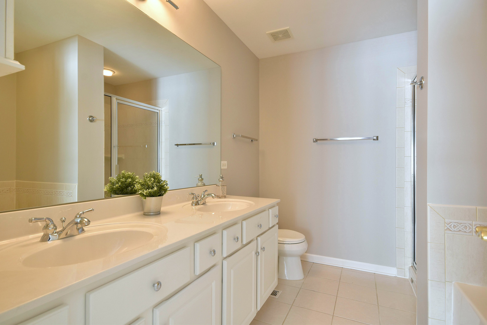 202 North Addison Avenue Elmhurst, IL 60126 - Photo 25 of 36 a bathroom with a sink a toilet and a mirror