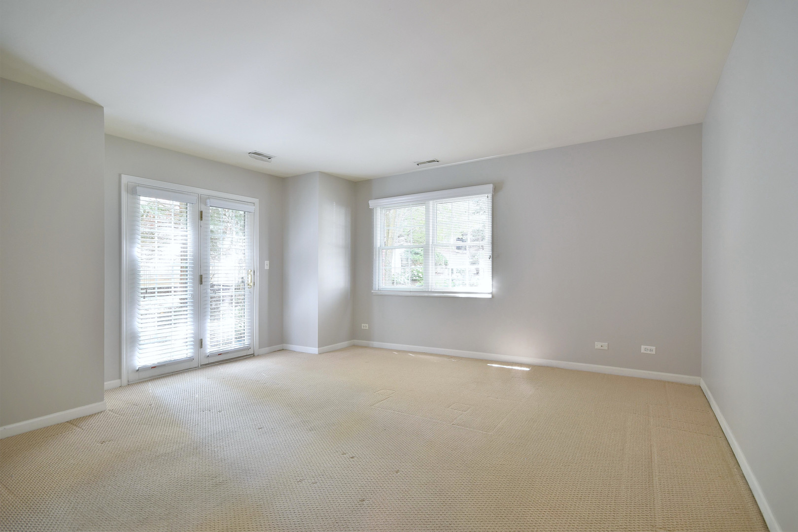 202 North Addison Avenue Elmhurst, IL 60126 - Photo 34 of 36 an empty room with windows