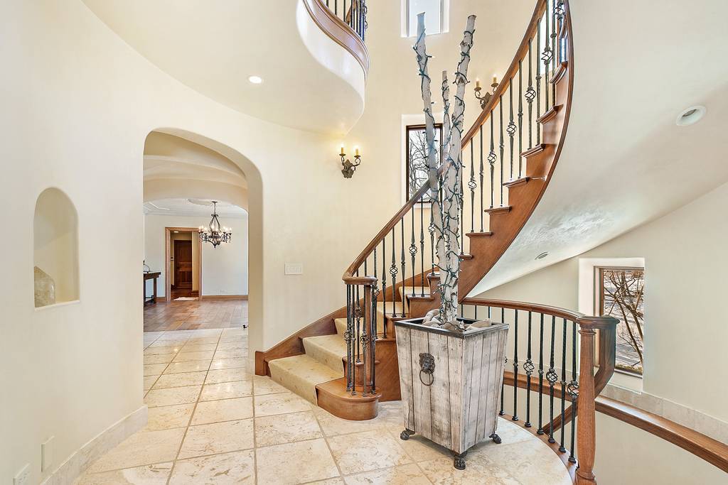 285 Rugby Road North Barrington, IL 60010 - Photo 2 of 45