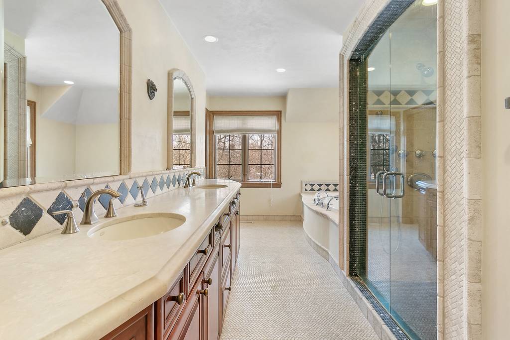 285 Rugby Road North Barrington, IL 60010 - Photo 17 of 45