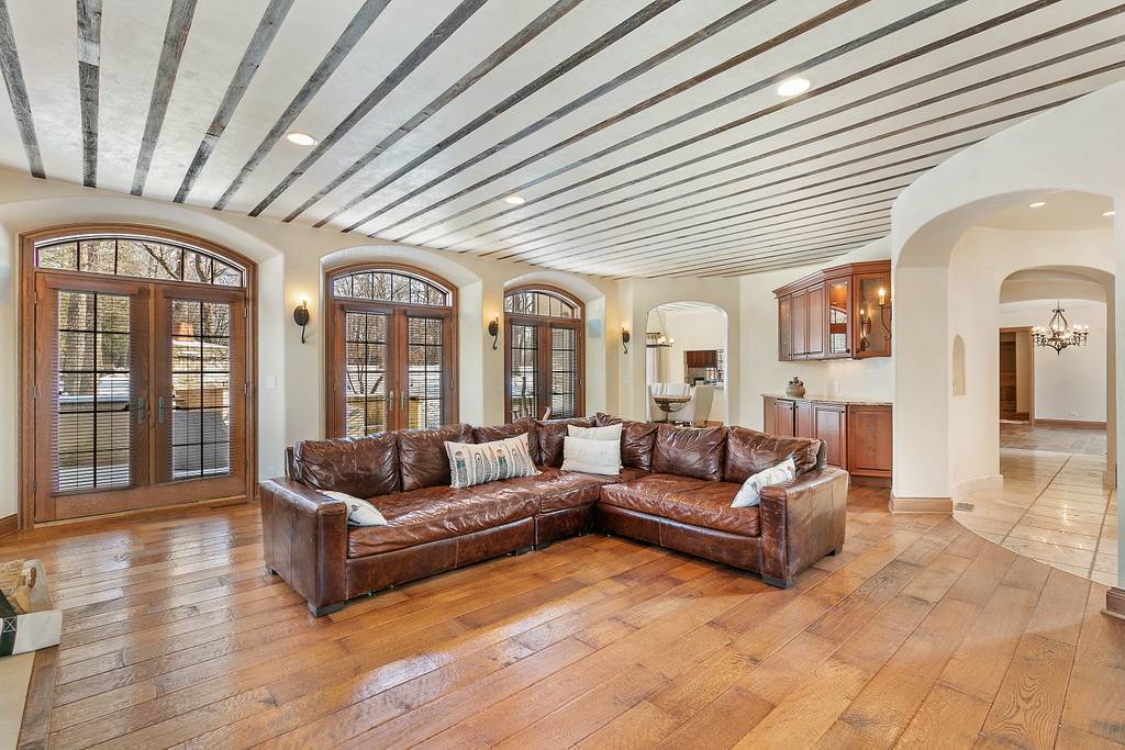 285 Rugby Road North Barrington, IL 60010 - Photo 3 of 45