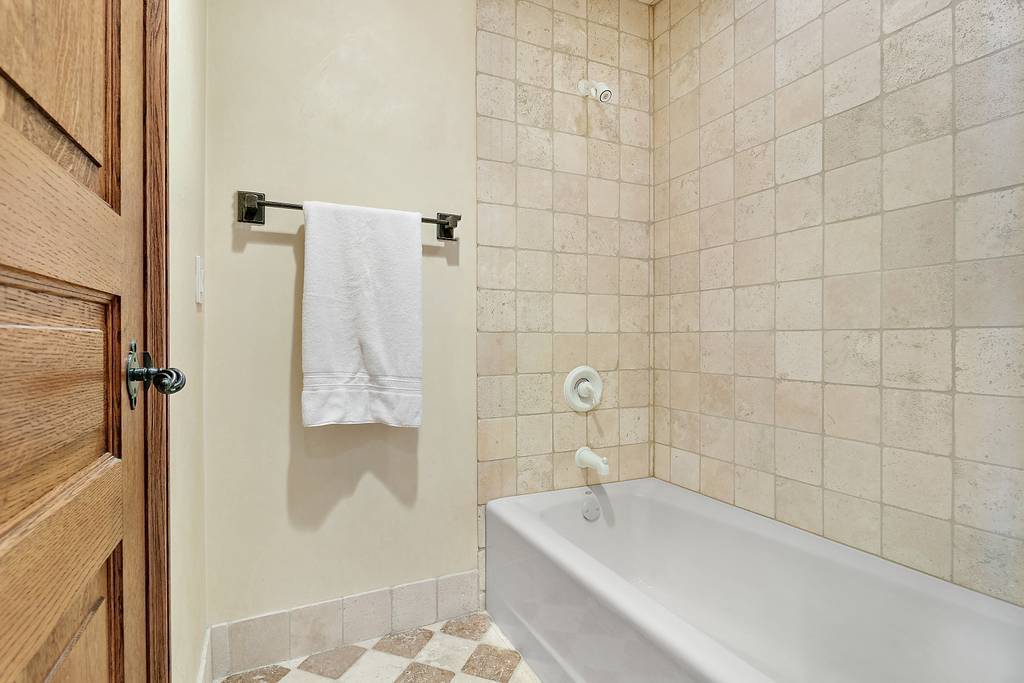 285 Rugby Road North Barrington, IL 60010 - Photo 22 of 45