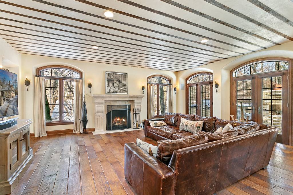 285 Rugby Road North Barrington, IL 60010 - Photo 4 of 45