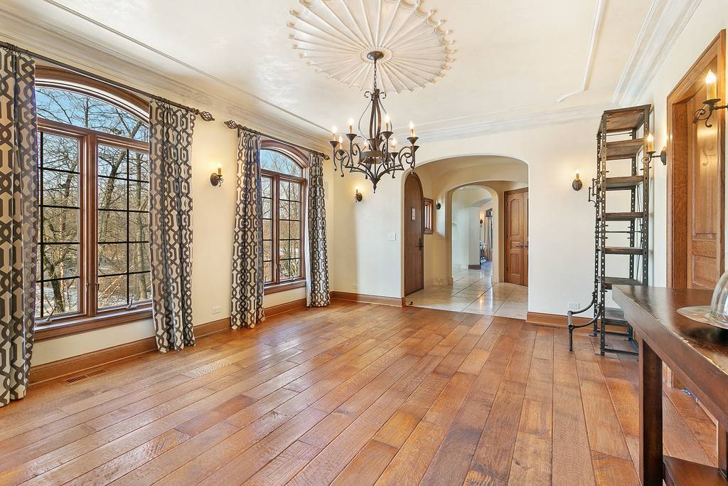 285 Rugby Road North Barrington, IL 60010 - Photo 7 of 45