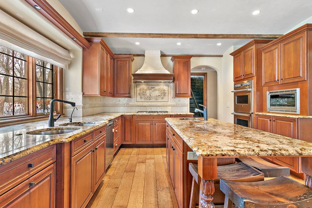 285 Rugby Road North Barrington, IL 60010 - Photo 9 of 45