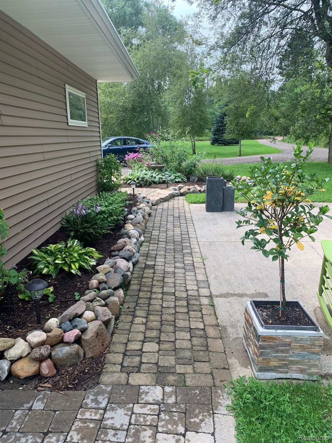 1880 Granger Road Oxford, MI 48371 - Photo 5 of 25 WEST SIDE OF HOME WALKWAY