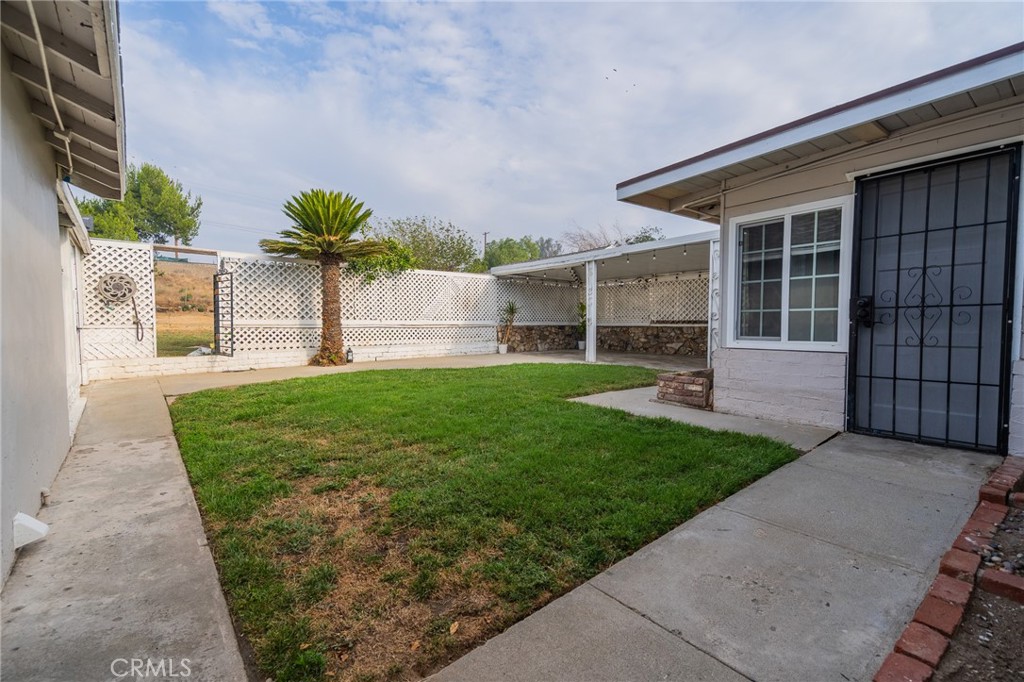 487 Jackson Street Colton, CA 92324 - Photo 17 of 47 Courtyard