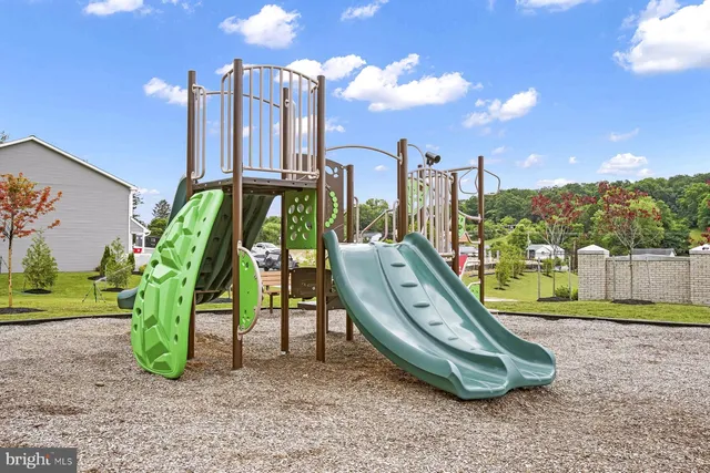 $271,900 | 25 Cranston Court, Falling Waters, WV 25419