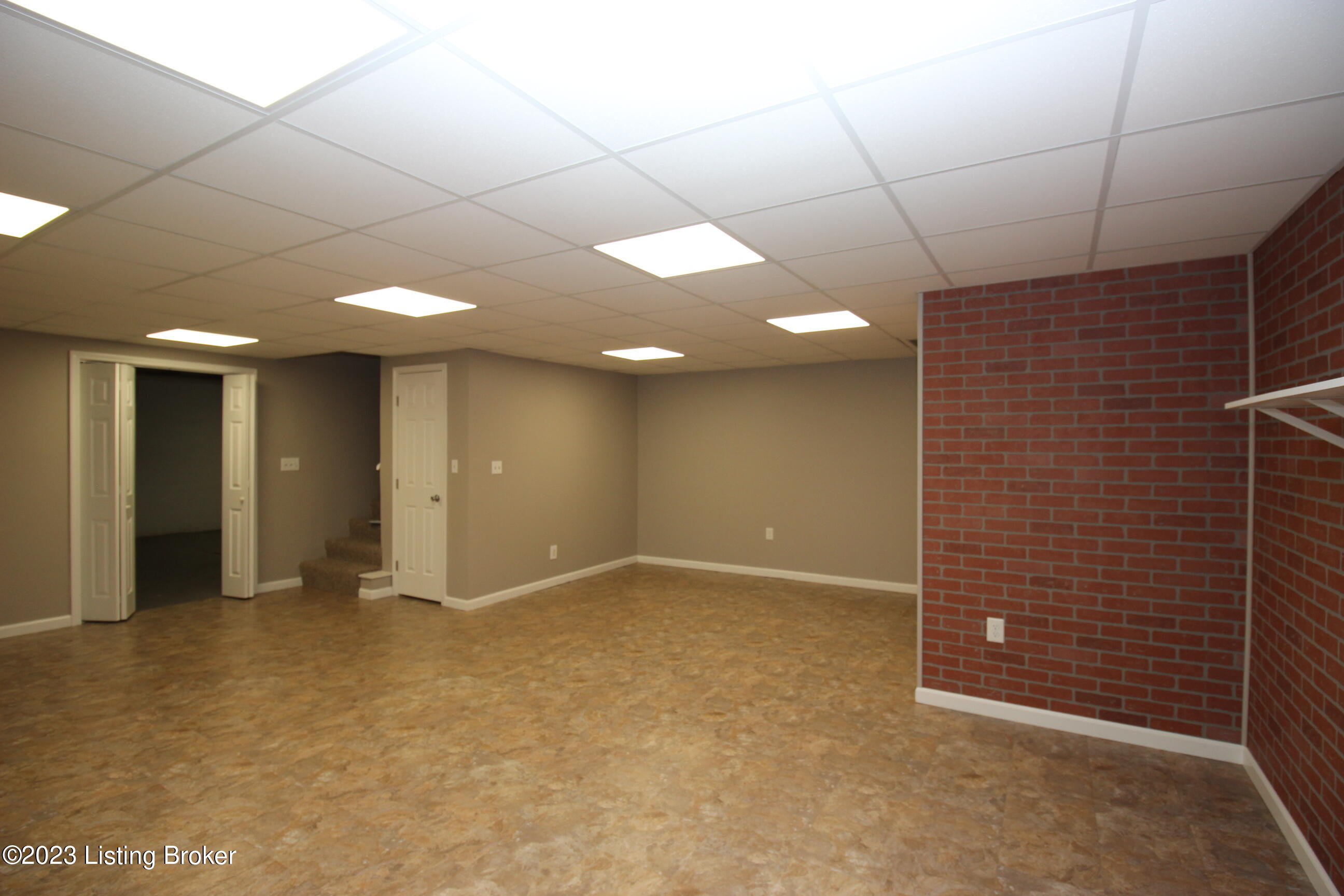 3014 Sprowl Road Jeffersontown, KY 40299 - Photo 12 of 26 IMG_1631
