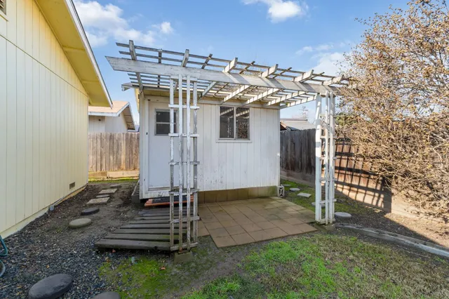 $330,000 | 4142 West Cambridge Avenue, Visalia, CA 93277