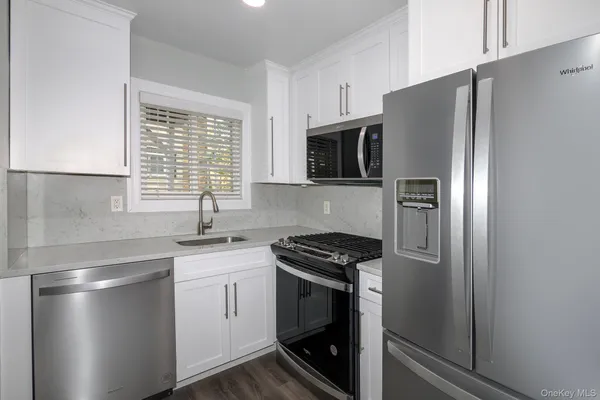 $2,435 | 5-1a Dark Hollow Road, Unit 51A, Port Jefferson, NY 11777