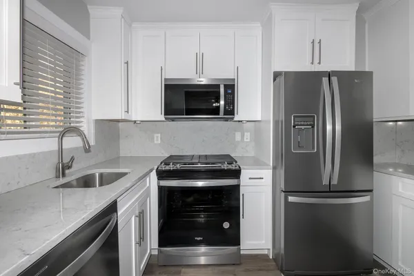 $2,435 | 5-1a Dark Hollow Road, Unit 51A, Port Jefferson, NY 11777