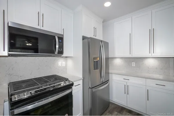 $2,435 | 5-1a Dark Hollow Road, Unit 51A, Port Jefferson, NY 11777