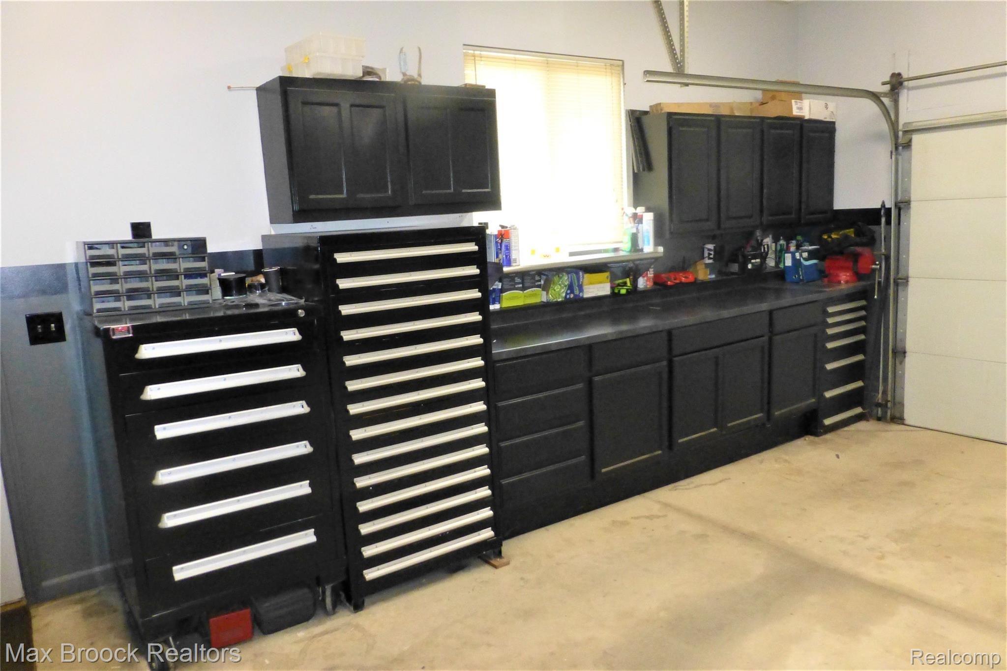 2767 York Road Rochester, MI 48309 - Photo 17 of 19 HEATED GARAGE WITH WORK BENCH AND STORAGEROLLING METAL CABINETS ARE EXCLUDED