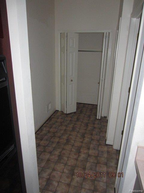 1329 Kentfield Drive Rochester, MI 48307 - Photo 11 of 25 IMG_0228