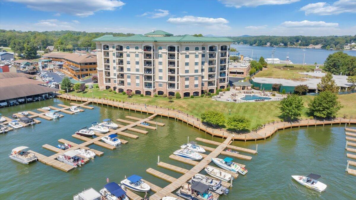 100 Bridgewater Pointe Place, Unit 502 Moneta, VA 24121 - Photo 48 of 54 68-08-DJI_20230904122145_0024_D_MIB