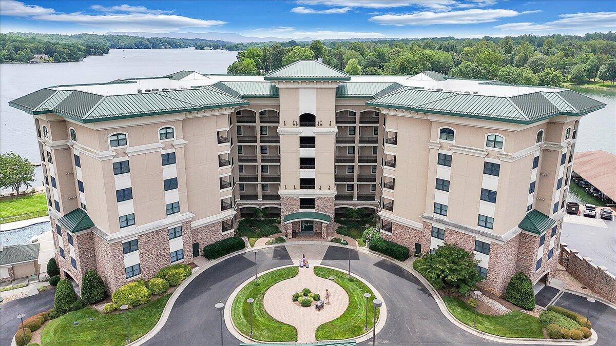 100 Bridgewater Pointe Place, Unit 502 Moneta, VA 24121 - Photo 50 of 54 a view of a patio with swimming pool