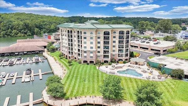 $715,000 | 100 Bridgewater Pointe Place, Unit 502, Moneta, VA 24121