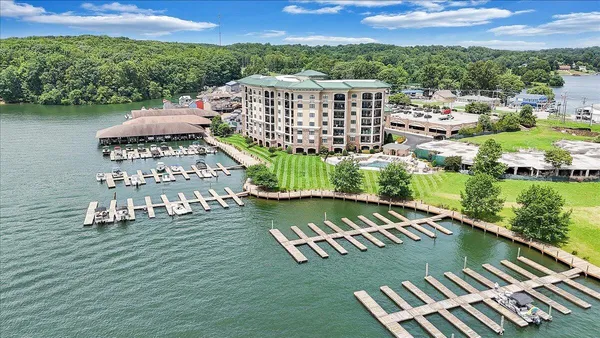 $715,000 | 100 Bridgewater Pointe Place, Unit 502, Moneta, VA 24121