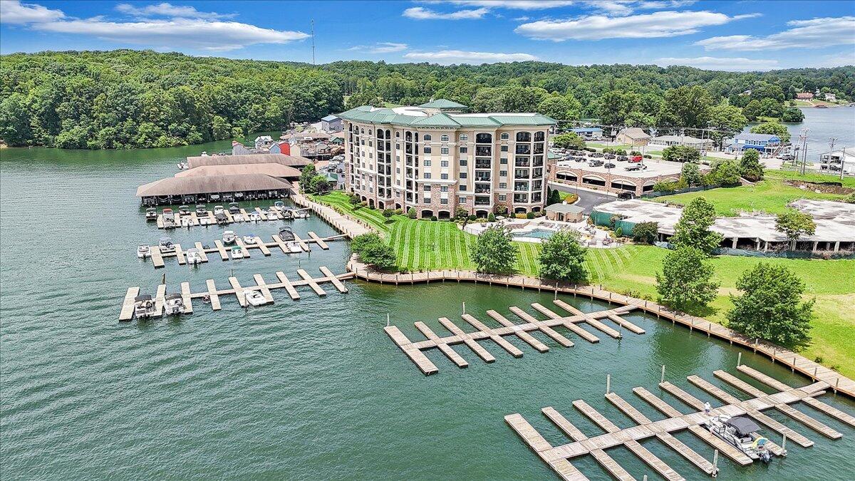 100 Bridgewater Pointe Place, Unit 502 Moneta, VA 24121 - Photo 52 of 54 a view of a chairs and table on the terrace