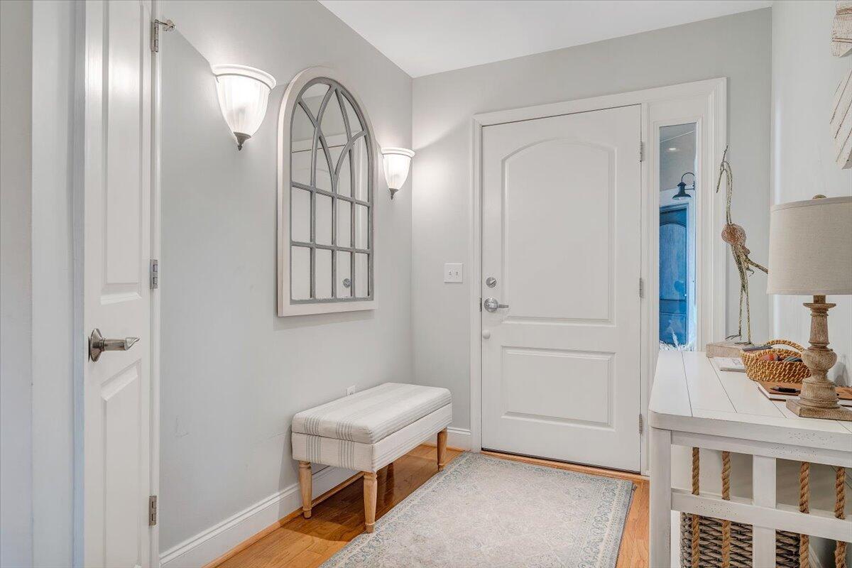 100 Bridgewater Pointe Place, Unit 502 Moneta, VA 24121 - Photo 8 of 54 a view of livingroom with furniture and entryway