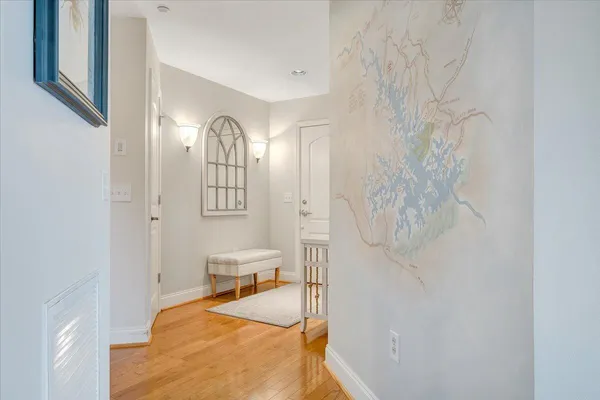 a view of livingroom with furniture and entryway
