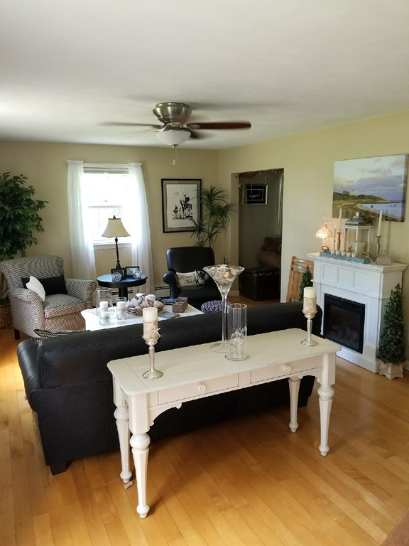 44 Toll Road Salisbury, MA 01952 - Photo 7 of 17 Gallery Image 7