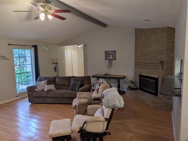 $2,100 | 9830 Thistle Trail Drive, Houston, TX 77070
