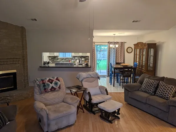 $2,100 | 9830 Thistle Trail Drive, Houston, TX 77070
