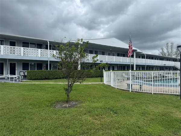 $1,700 | 600 Layne Boulevard, Unit 117, Hallandale Beach, FL 33009