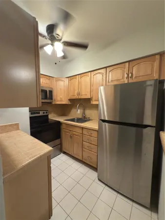 $1,700 | 600 Layne Boulevard, Unit 117, Hallandale Beach, FL 33009