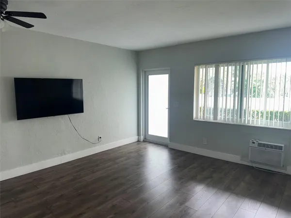 $1,700 | 600 Layne Boulevard, Unit 117, Hallandale Beach, FL 33009