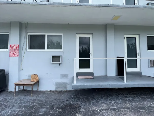 $1,700 | 600 Layne Boulevard, Unit 117, Hallandale Beach, FL 33009