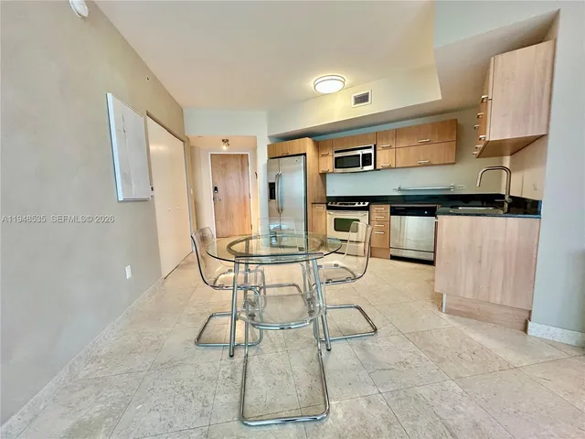 $4,450 | 350 South Miami Avenue, Unit 3302, Miami, FL 33130