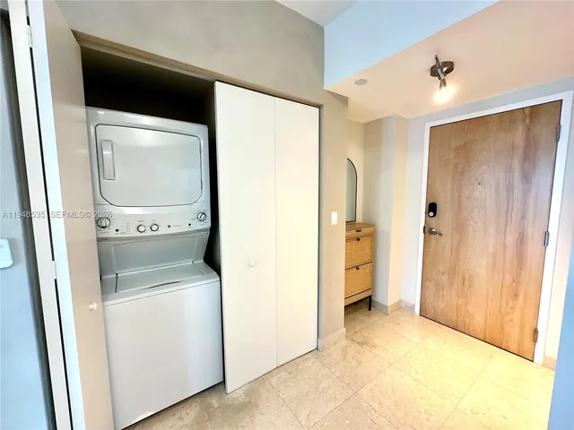 $4,450 | 350 South Miami Avenue, Unit 3302, Miami, FL 33130