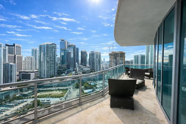 $4,450 | 350 South Miami Avenue, Unit 3302, Miami, FL 33130