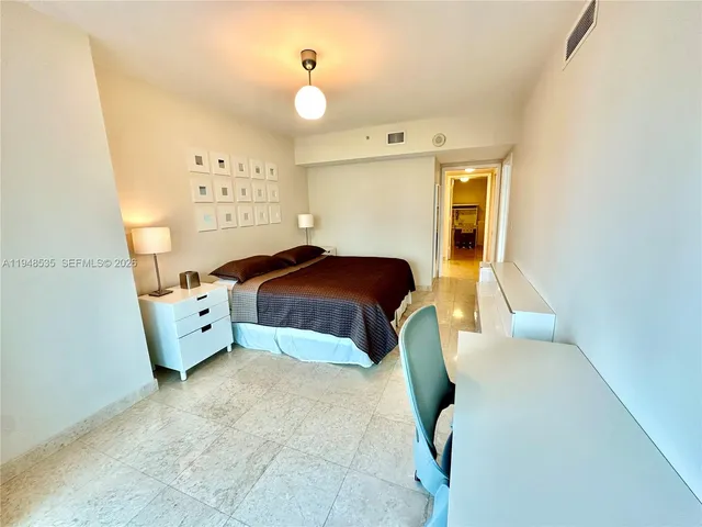 $4,450 | 350 South Miami Avenue, Unit 3302, Miami, FL 33130