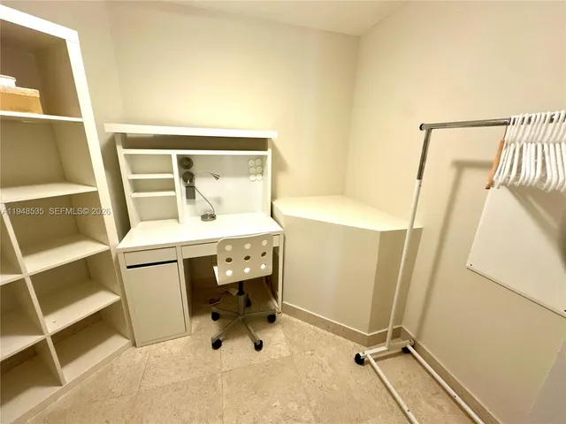 $4,450 | 350 South Miami Avenue, Unit 3302, Miami, FL 33130