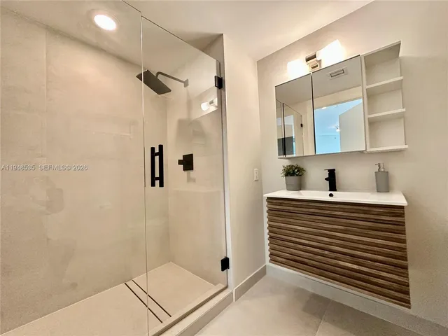$4,450 | 350 South Miami Avenue, Unit 3302, Miami, FL 33130